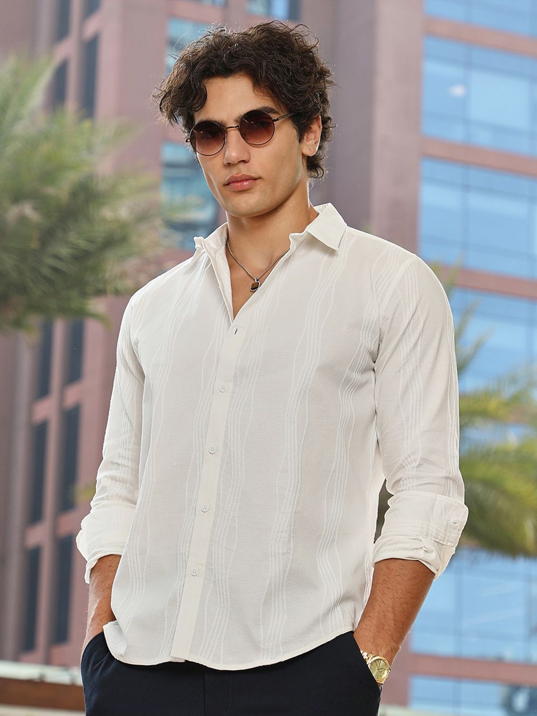 

Campus Sutra Men Comfort Slim Fit Spread Collar Textured Cotton Casual Shirt, Off white
