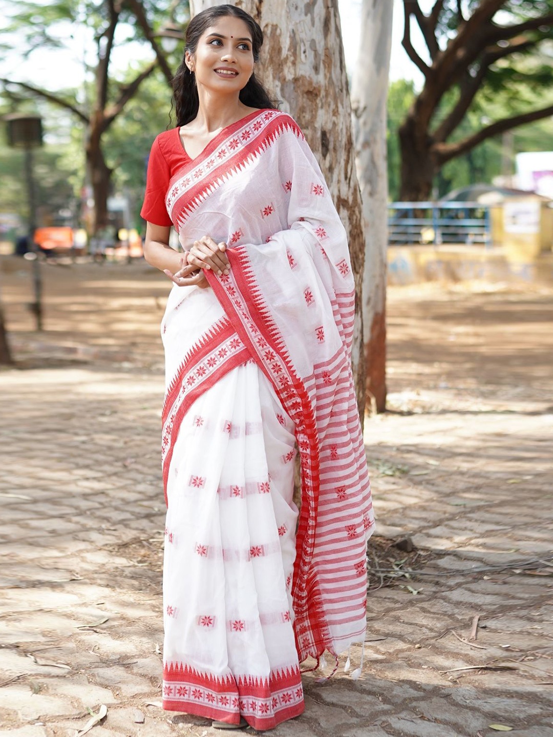 

arunima weaves Woven Design Pure Cotton Jamdani Saree, White