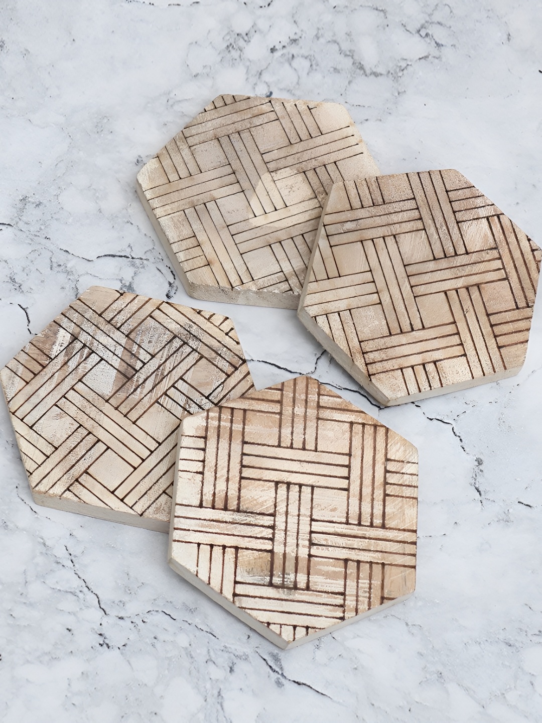 

Indianshelf Brown & Beige 4 Pieces Checked Hexagonal Shaped Wooden Coasters