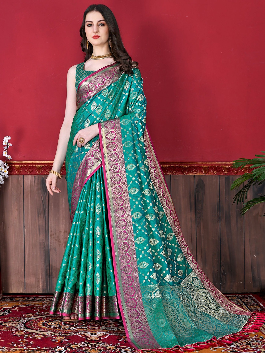 

VEDANT VASTRAM Floral Woven Design Zari Saree, Sea green
