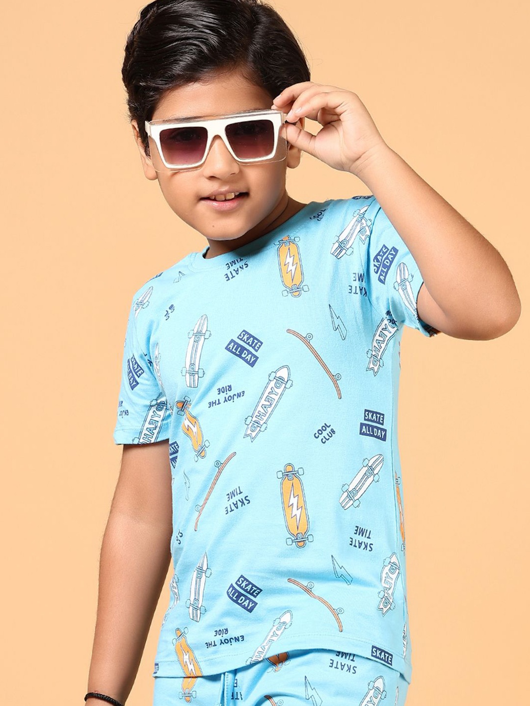 

V-Mart Boys Printed Pure Cotton T-Shirt With Shorts, Blue
