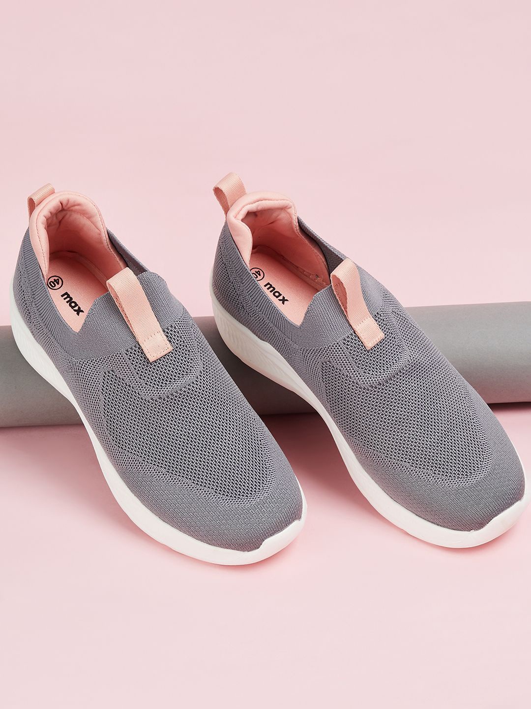 

max Women Running Shoes, Grey