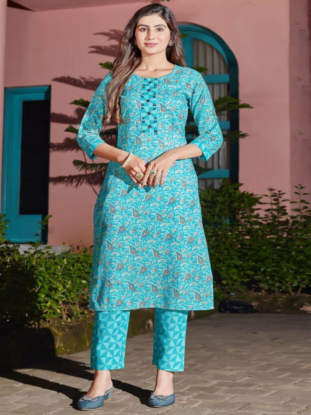 

ASCIIBLUES Women Floral Printed Regular Kurta with Trousers, Turquoise blue