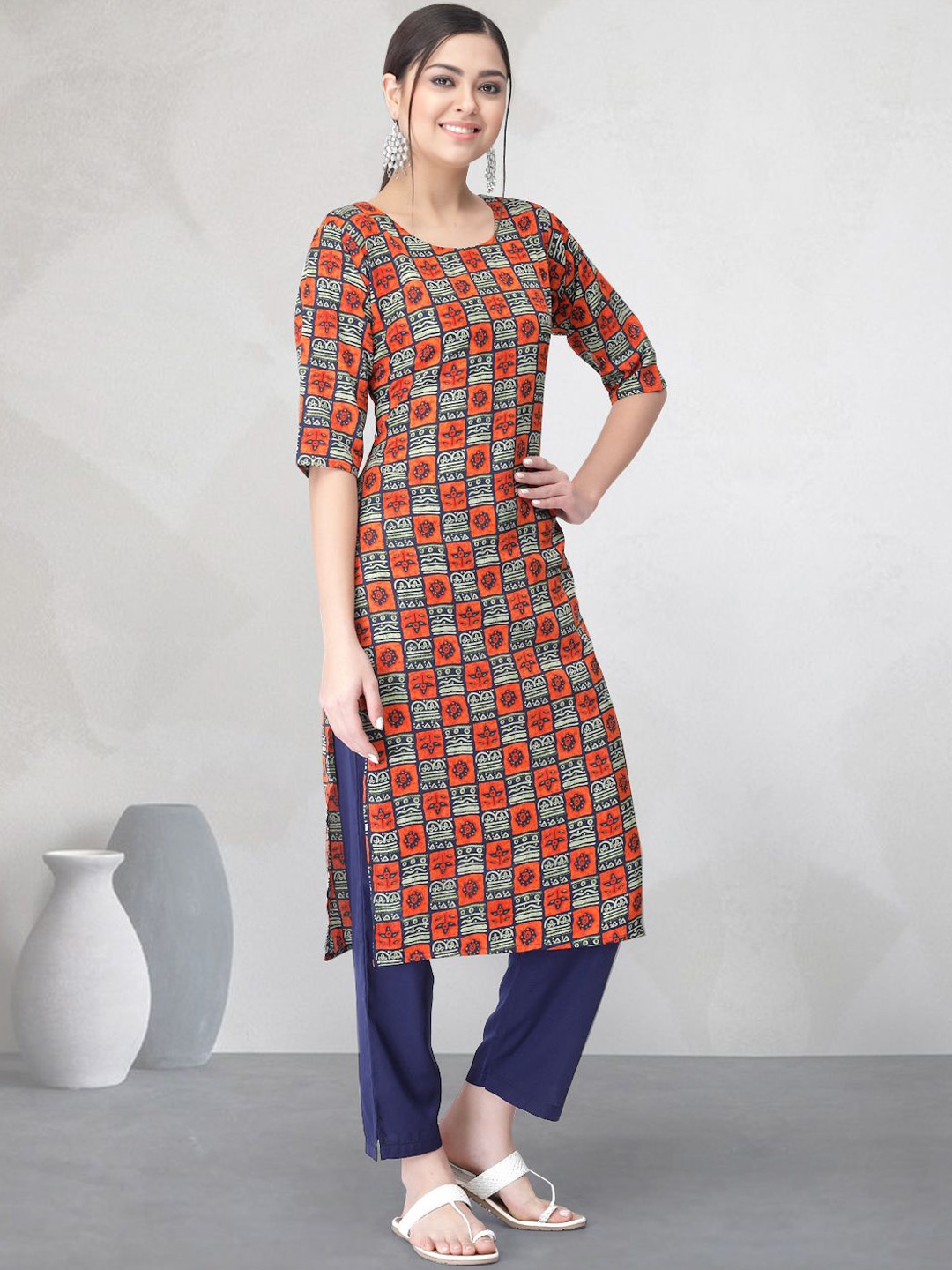 

7Threads Floral Printed Round Neck Straight Kurta With Trousers, Orange