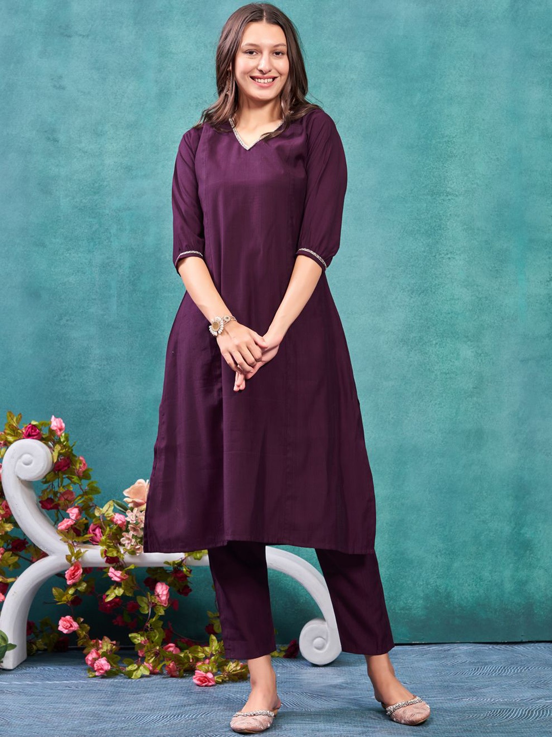 

YEOJA CREATION V-Neck Three-Quarter Puffed Sleeves Thread Work Straight Kurta With Trouser, Purple
