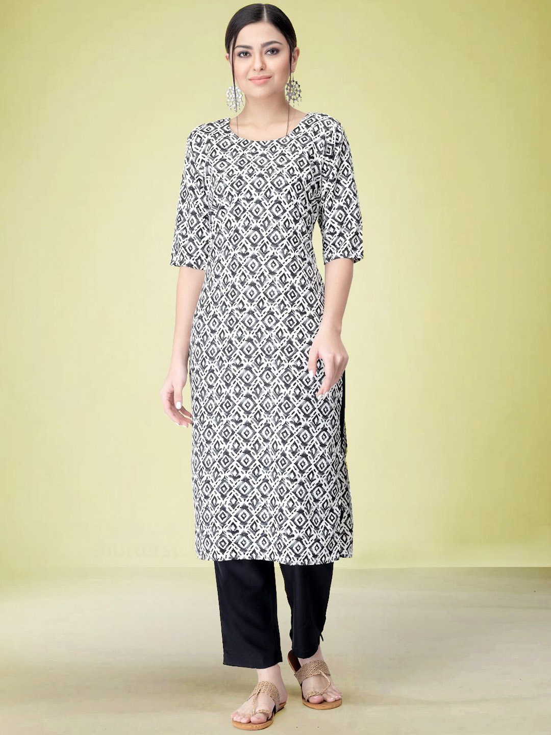 

Moda Rapido Geometric Floral Printed Round Neck Straight Kurta with Trouser, Black