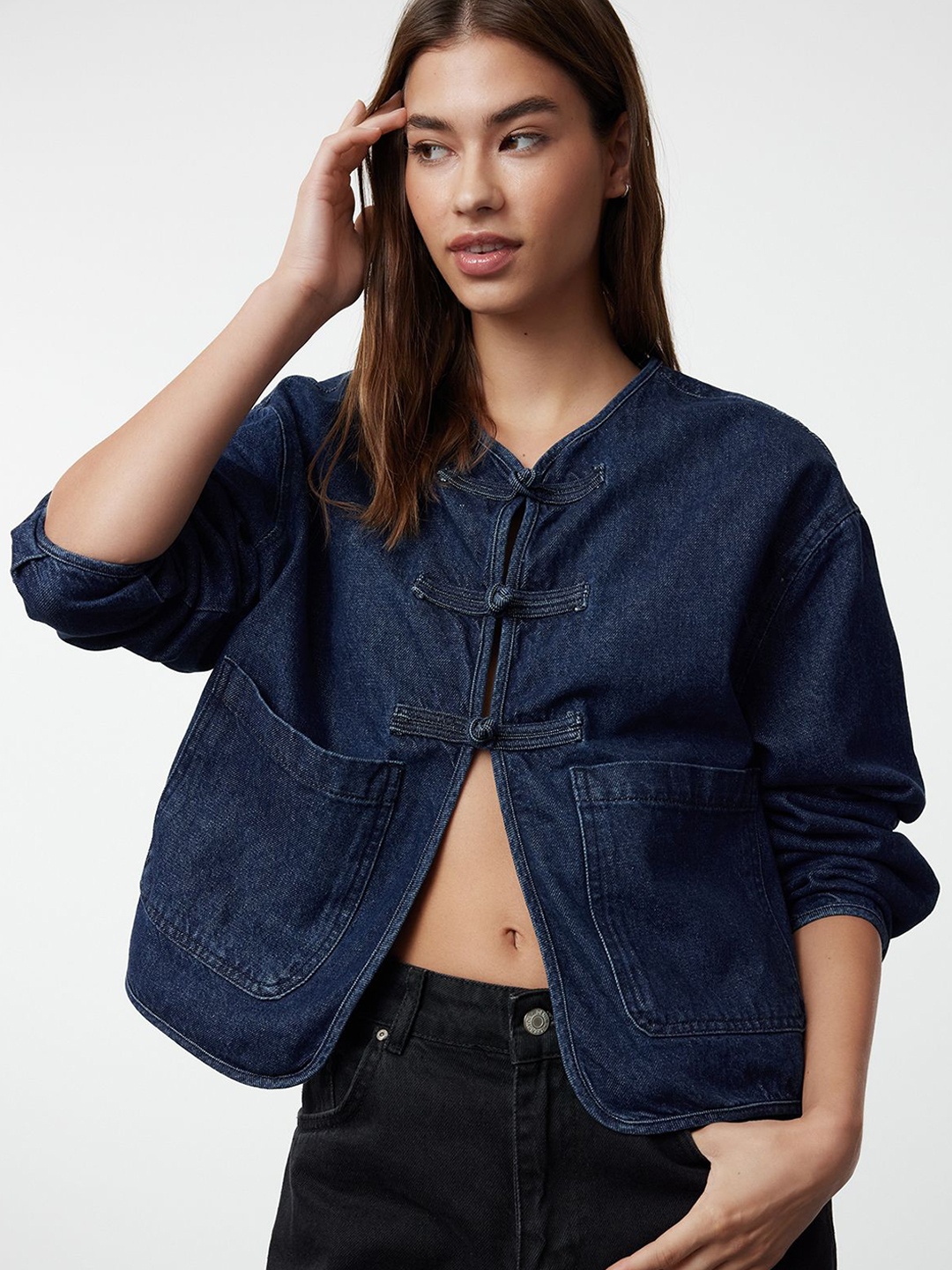 

Trendyol Women Collarless Solid Cotton Casual Denim Jacket, Blue