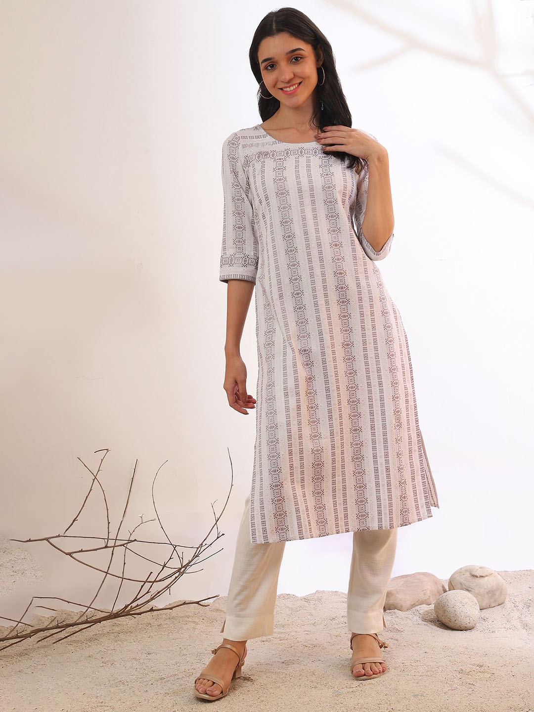 

AURELIA Ethnic Motifs Printed Round Neck Yarn Dyed Straight Kurta, Grey