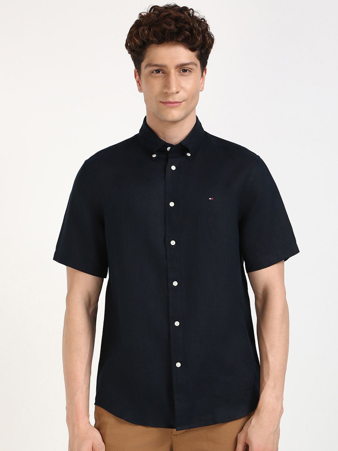 

Tommy Hilfiger Men Button-Down Collar Solid Linen Casual Shirt, Black