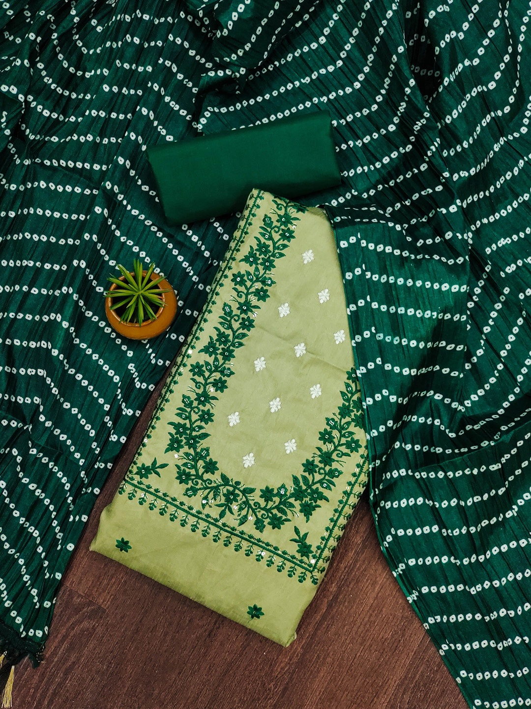 

HERE&NOW Floral Embroidered Sequinned Unstitched Dress Material, Green