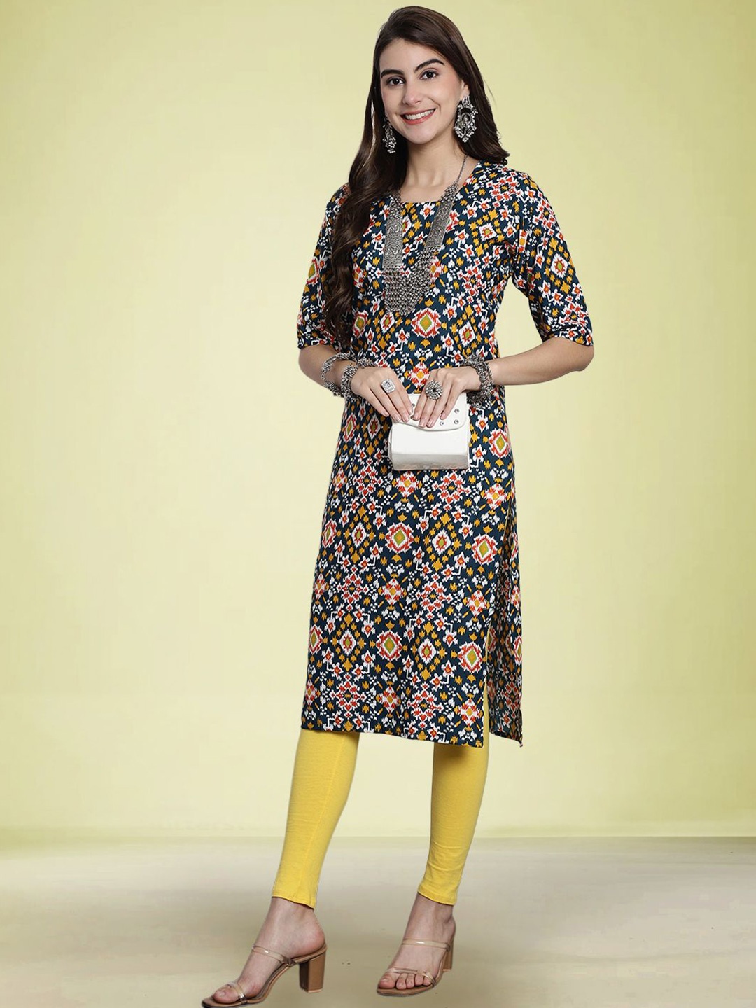 

Moda Rapido Geometric Printed Round Neck Straight Kurta, Navy blue