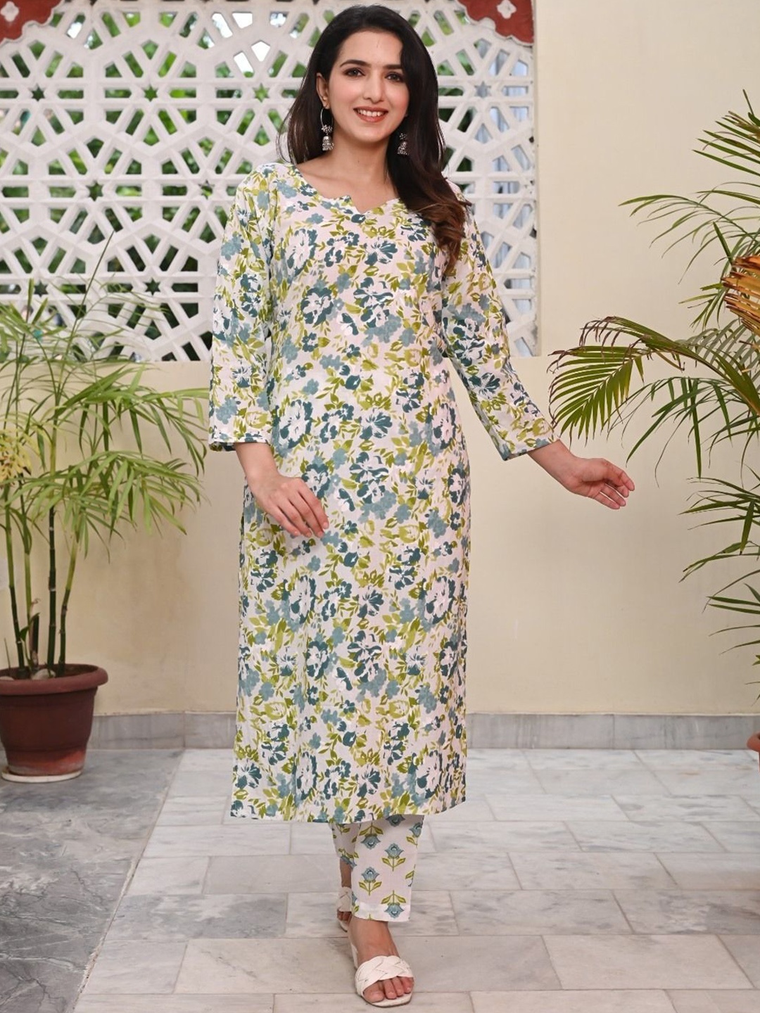 

SKYTICK Floral Printed Notched Round Neck Pure Cotton Straight Kurta with Pyjamas, Green