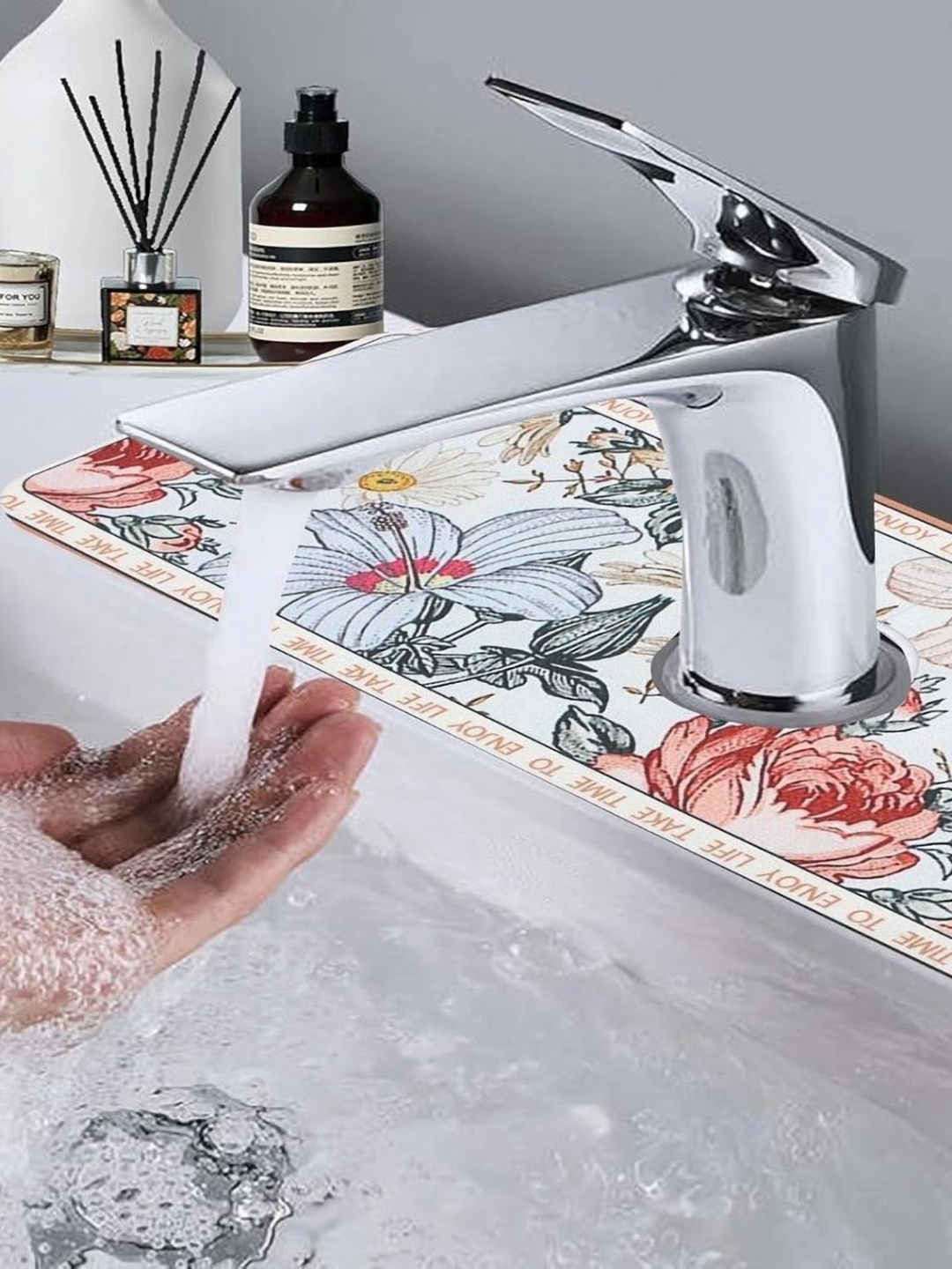 

HomeCloud White & Blue Floral Printed Silicone Faucet Water Catcher Mat