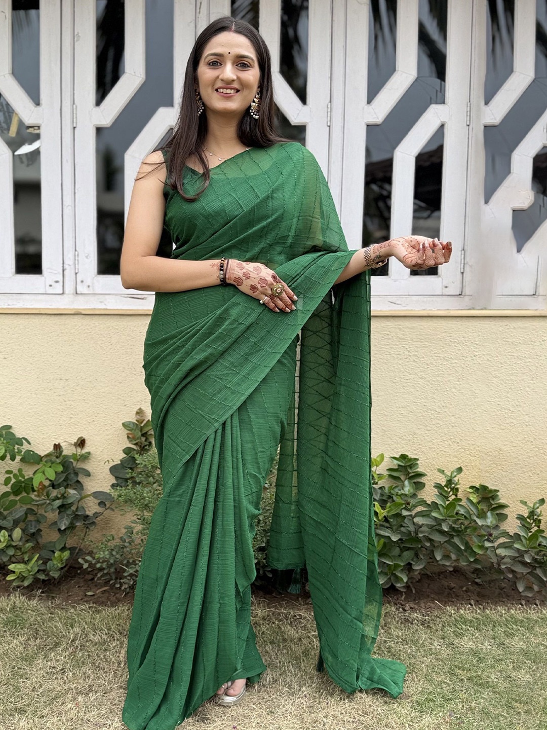 

APNISHA Striped Pure Chiffon Saree, Green