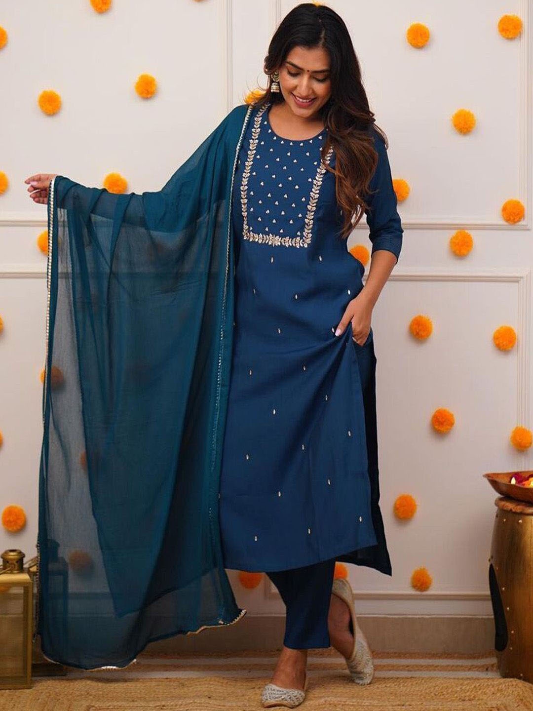 

ASCIIBLUES Women Floral Embroidered Regular Kurta with Trousers & With Dupatta, Blue
