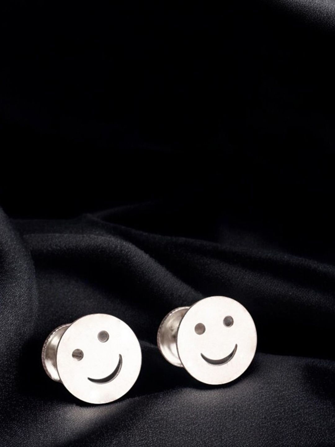 

DressBerry 925 Sterling Silver Contemporary Shaped Studs