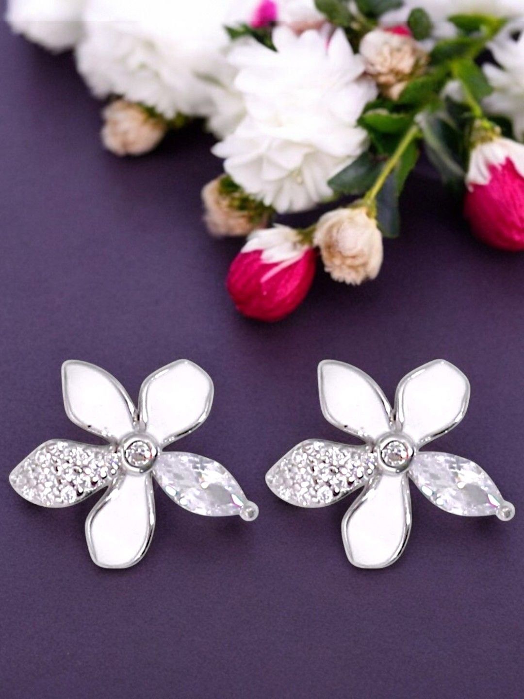 

Taraash 925 Sterling Silver Cubic Zirconia Studded Floral Studs