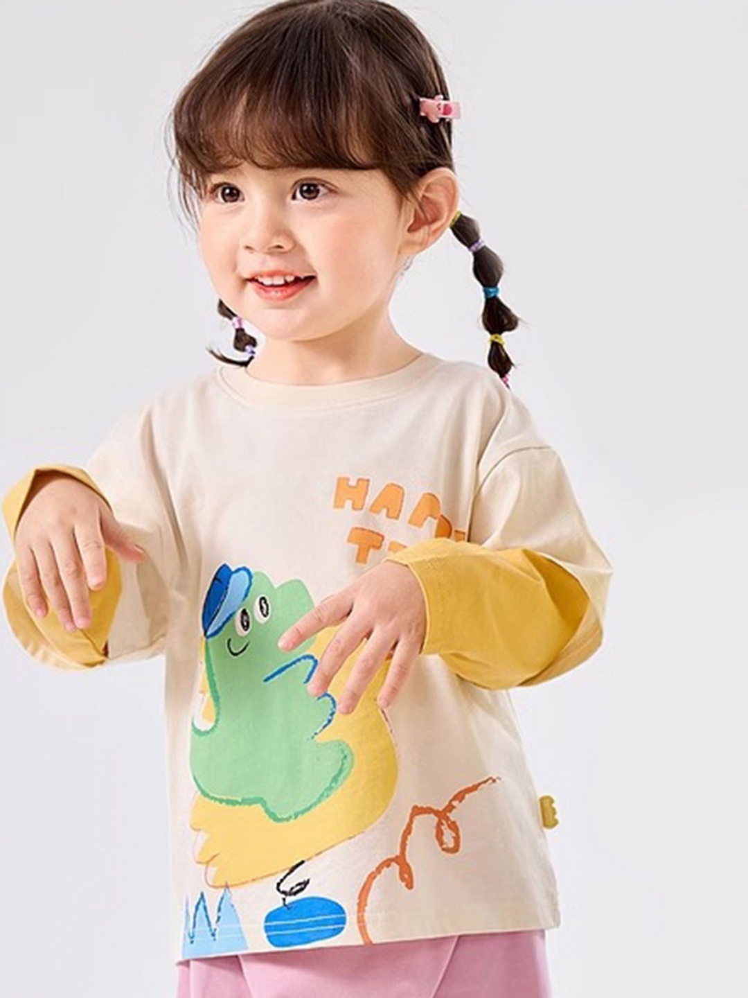 

LULU & SKY Girls Printed V-Neck Extended Sleeves Applique T-shirt, Off white