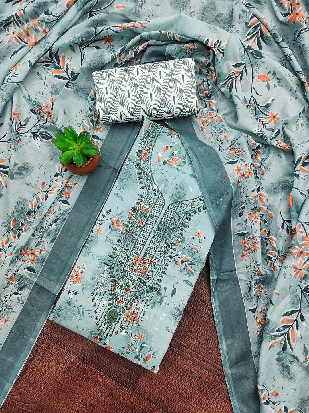 

HERE&NOW Floral Printed Sequinned Cotton Unstitched Dress Material, Green