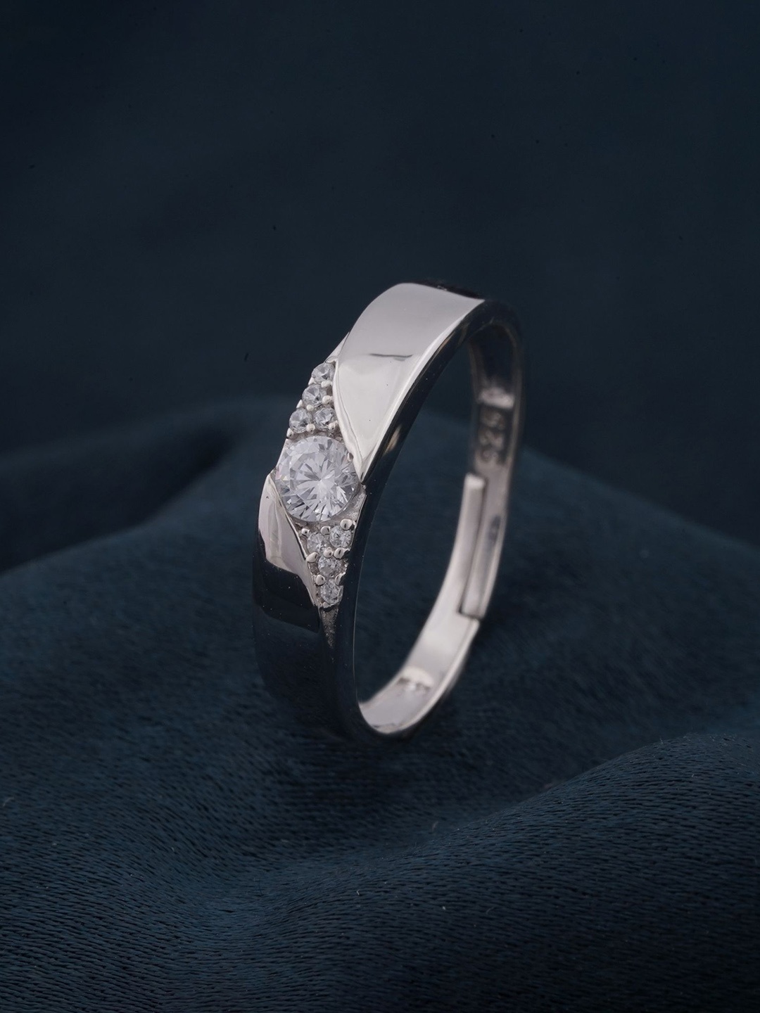 

Zalkari 925 Sterling Silver Platinum-Plated & Cubic Zirconia-Studded Finger Ring
