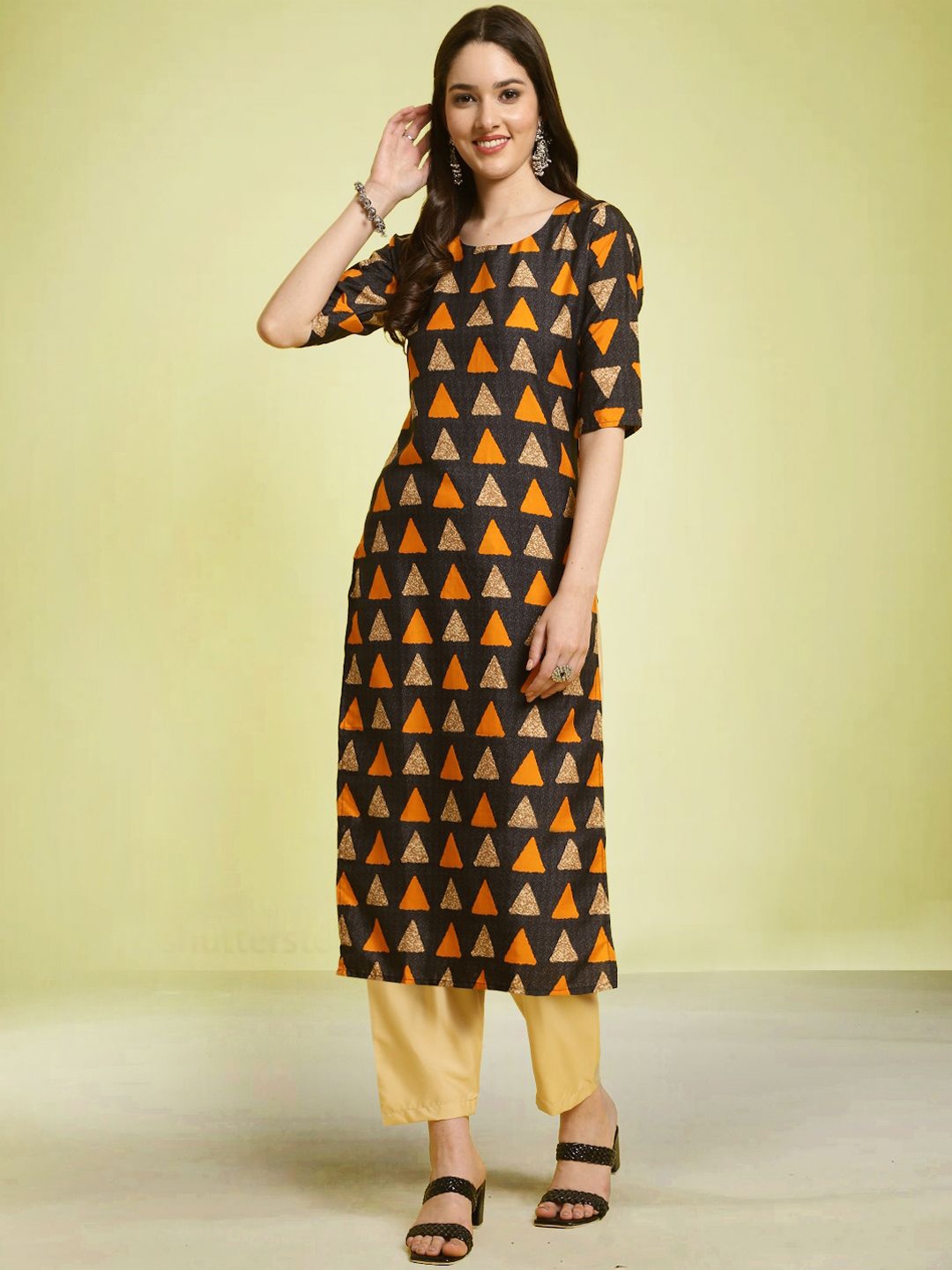 

Moda Rapido Geometric Printed Round Neck Straight Kurta with Trouser, Black
