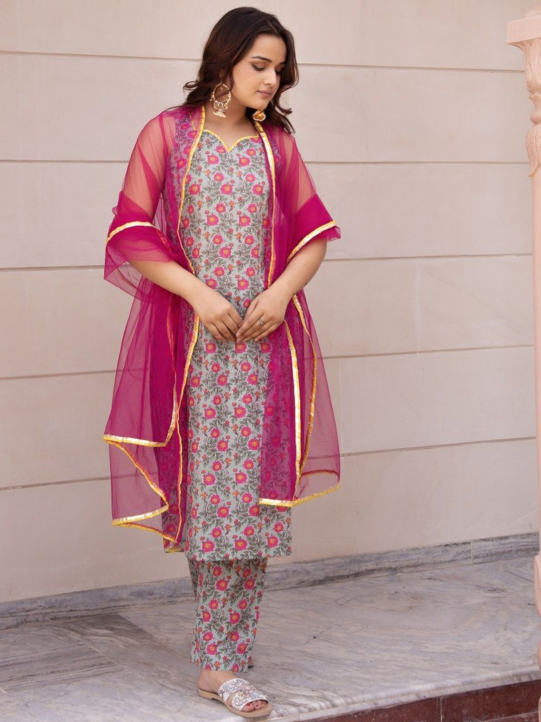 

Pomcha Women Floral Printed Regular Pure Cotton Kurta with Palazzos & With Dupatta, Pink