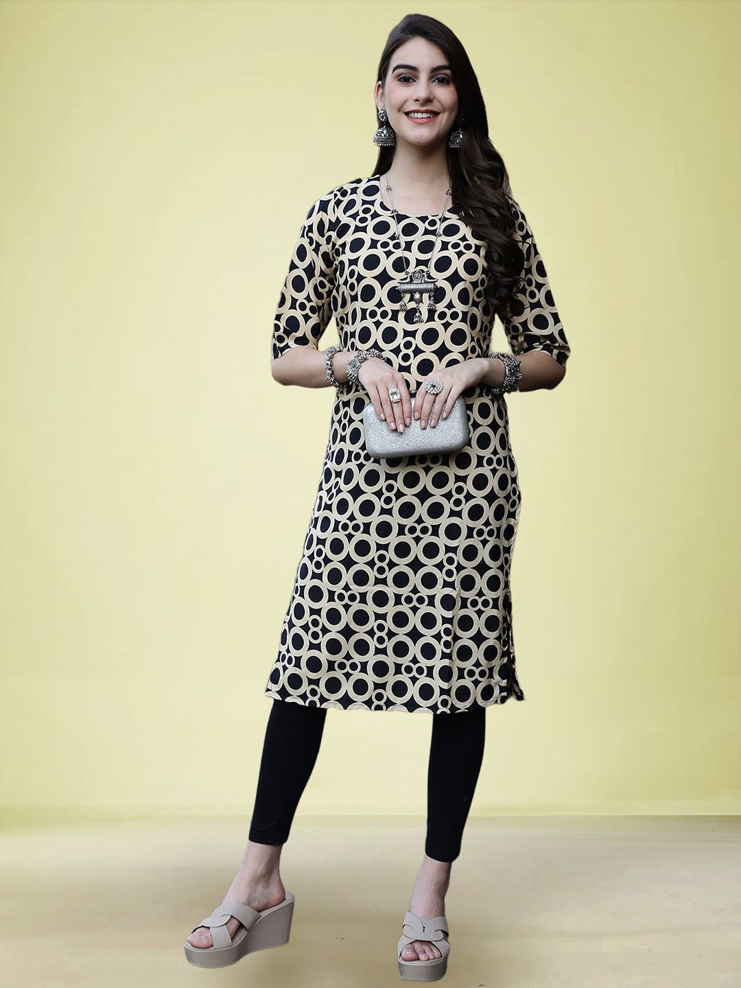 

Moda Rapido Geometric Printed Round Neck Straight Kurta, Black