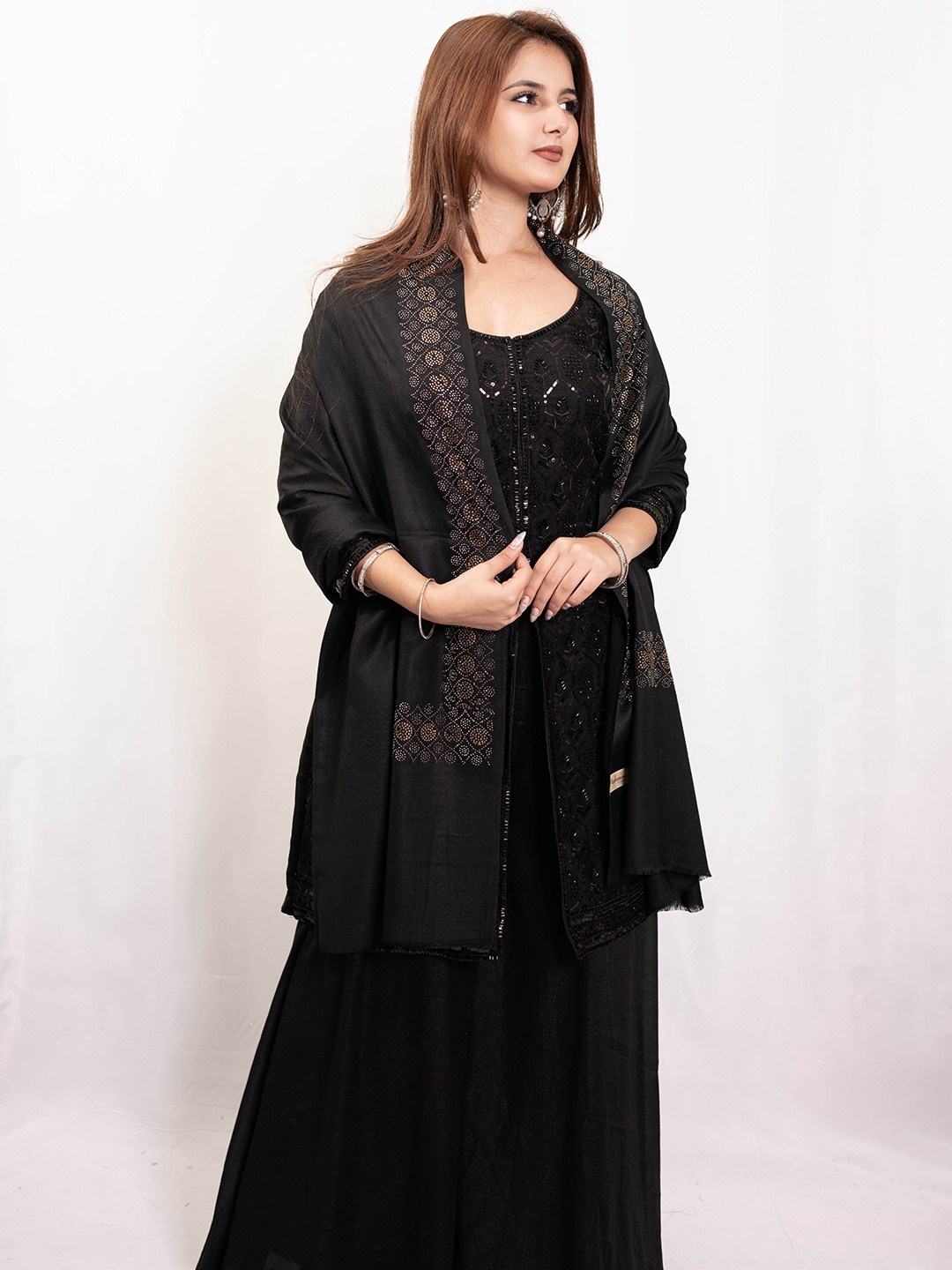 

PASHGIRI Embroidered Bordered Shawl, Black