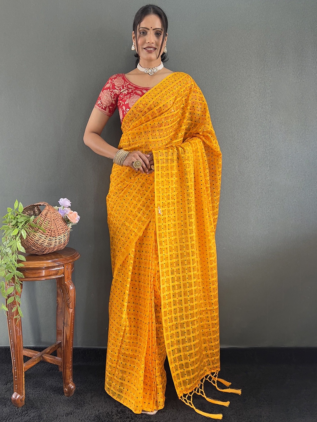 

APNISHA Printed Floral Pure Chiffon Saree, Yellow