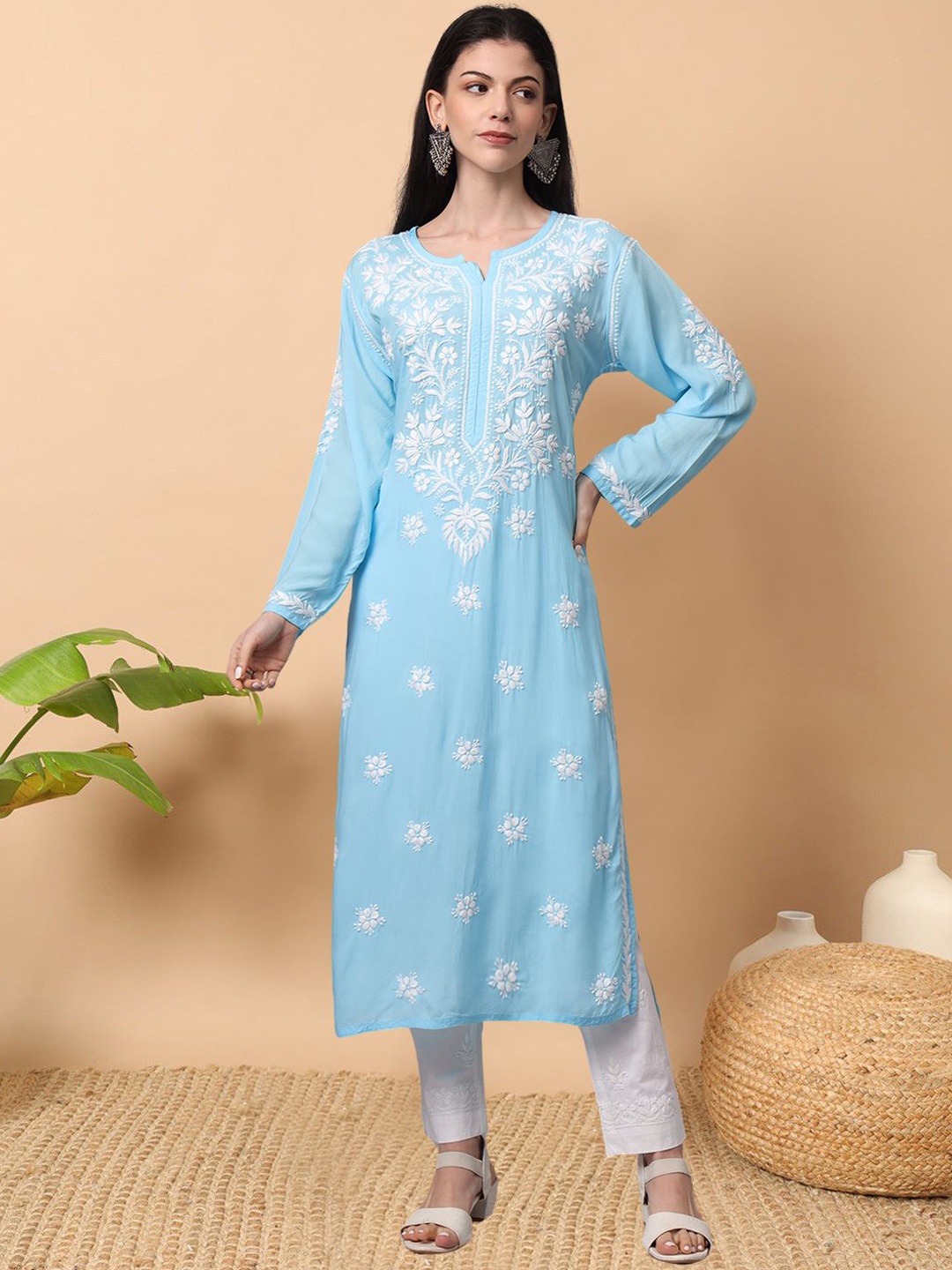 

PARAMOUNT CHIKAN Ethnic Motifs Embroidered Chikankari Straight Kurta, Blue