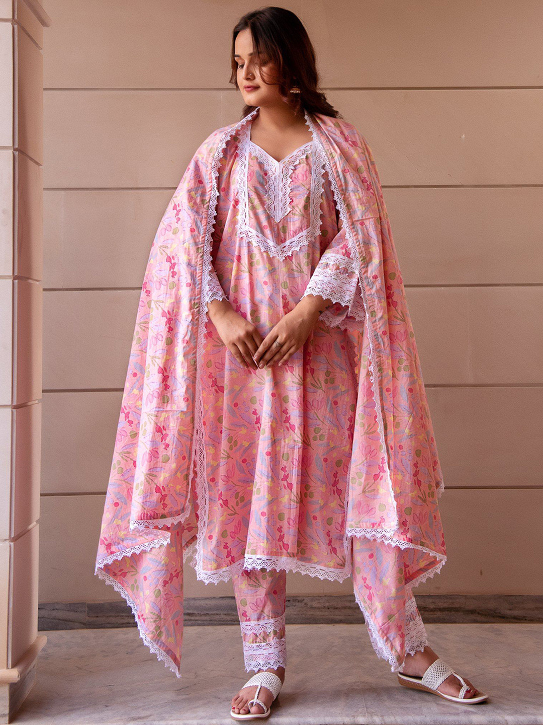 

Pomcha Women Floral Printed Regular Pure Cotton Kurta with Trousers & With Dupatta, Peach