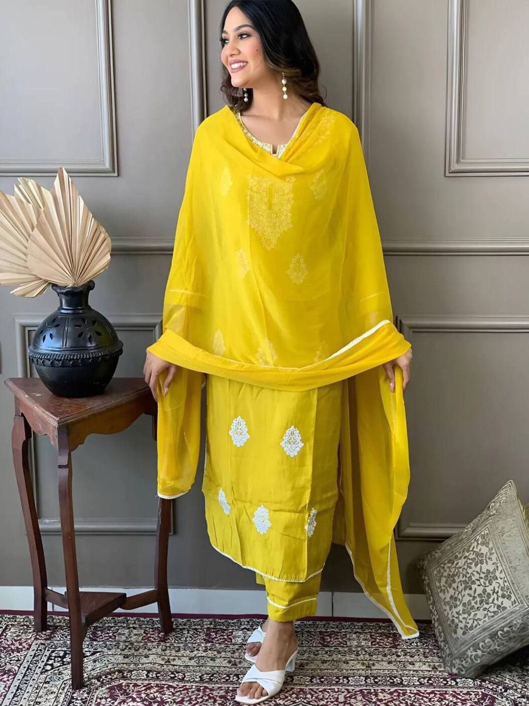 

ASCIIBLUES Women Floral Embroidered Regular Thread Work Kurta with Trousers & With Dupatta, Yellow