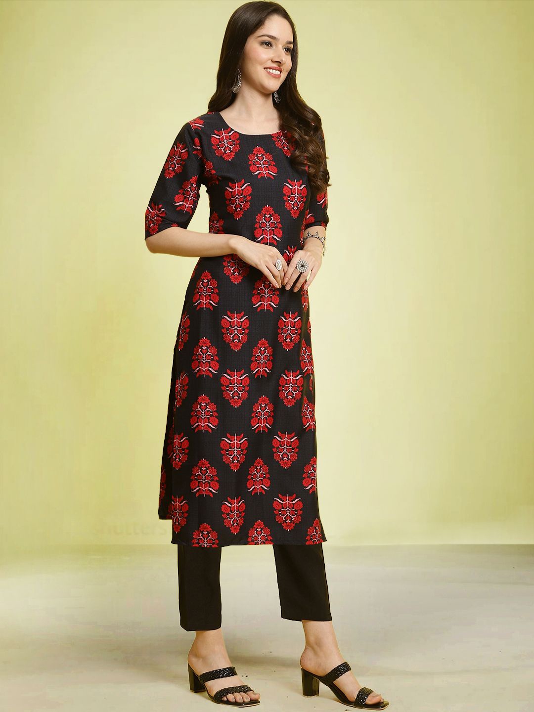 

Moda Rapido Floral Printed Round Neck Straight Kurta with Trousers, Black