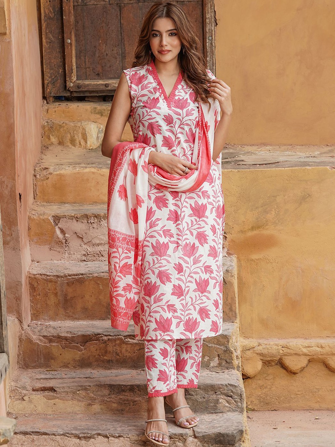 

Jaitpuriya Floral Printed Pure Cotton Straight Kurta With Trousers & Dupatta, Red