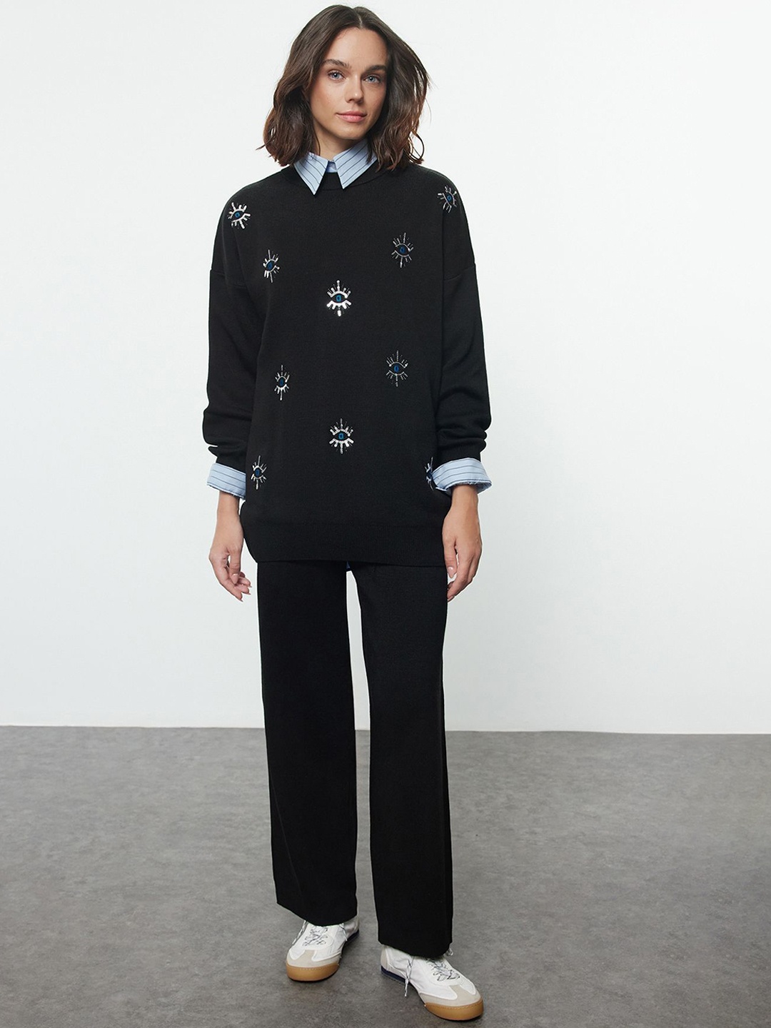 

Trendyol Embellished Round Neck Sweatshirt With Trousers, Black