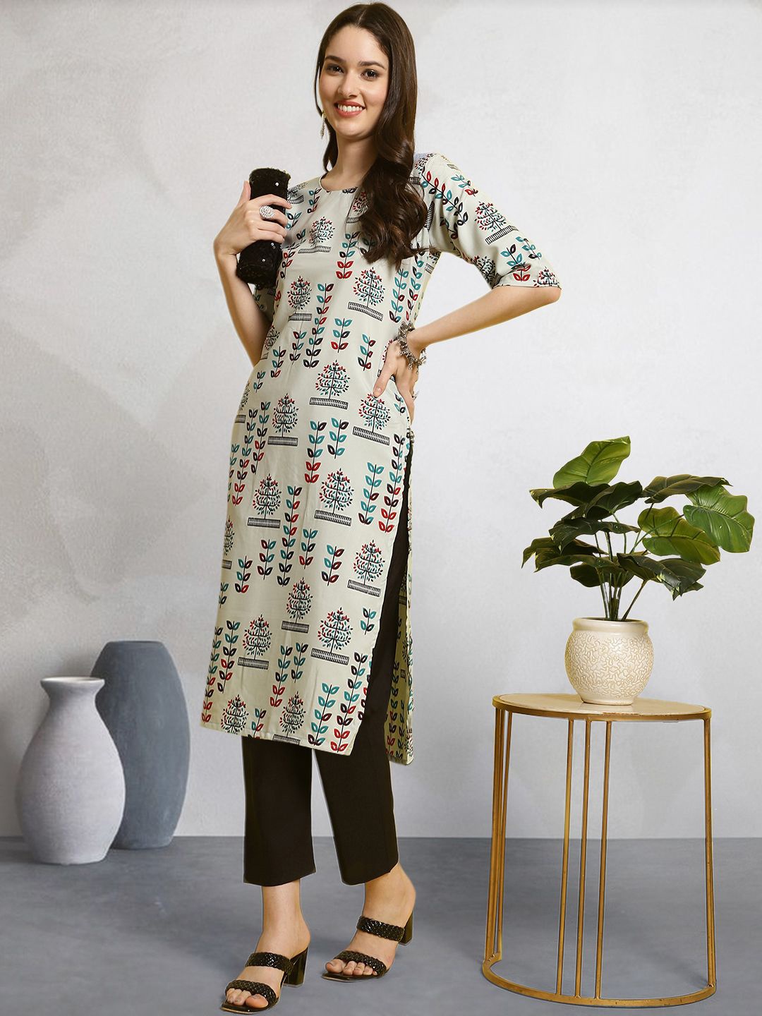 

7Threads Floral Printed Round Neck Straight Kurta With Trousers, Grey