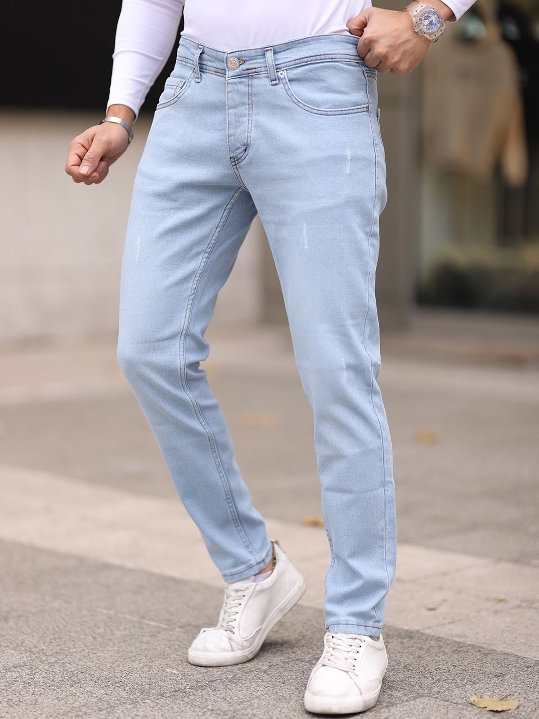

Trendyol Men Mildly Distressed Light Fade Jeans, Na