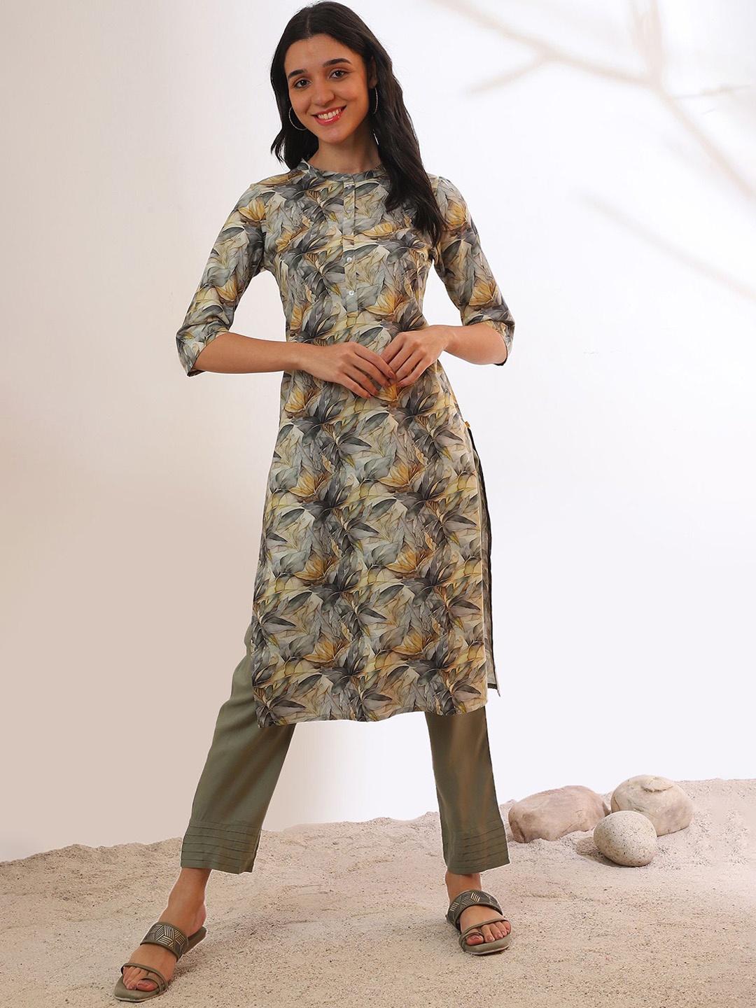 

AURELIA Women Floral Printed Band Collar Pure Cotton Straight Kurtas, Grey