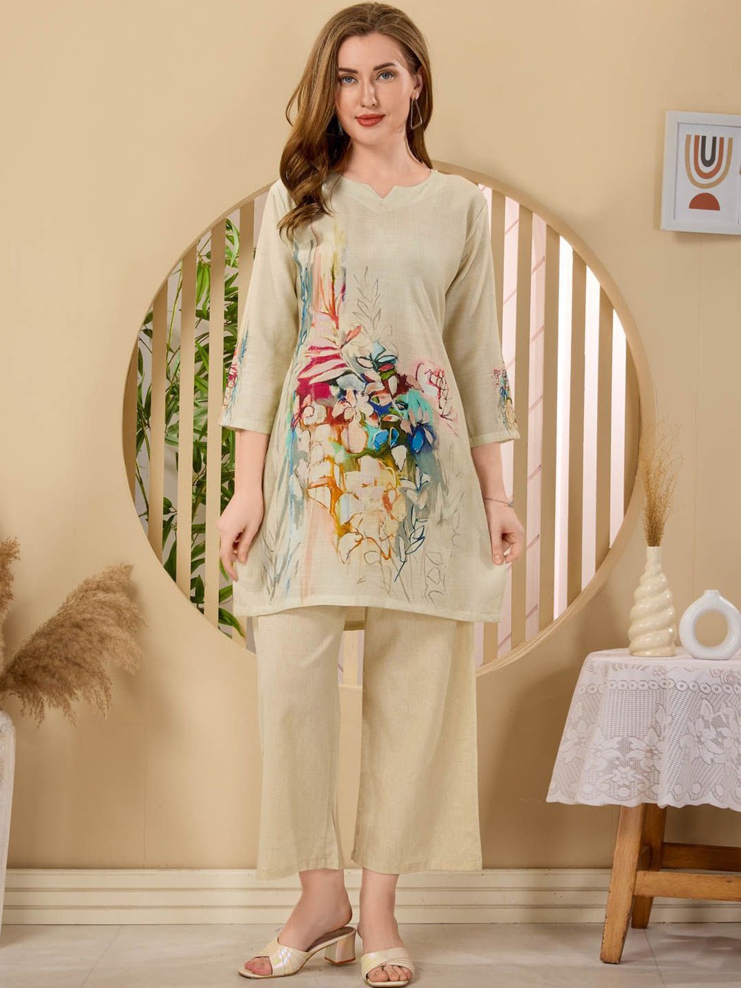 

NIGHT FLOSS Floral Printed Notch Neck Pure Silk Tunic With Trouser, Beige