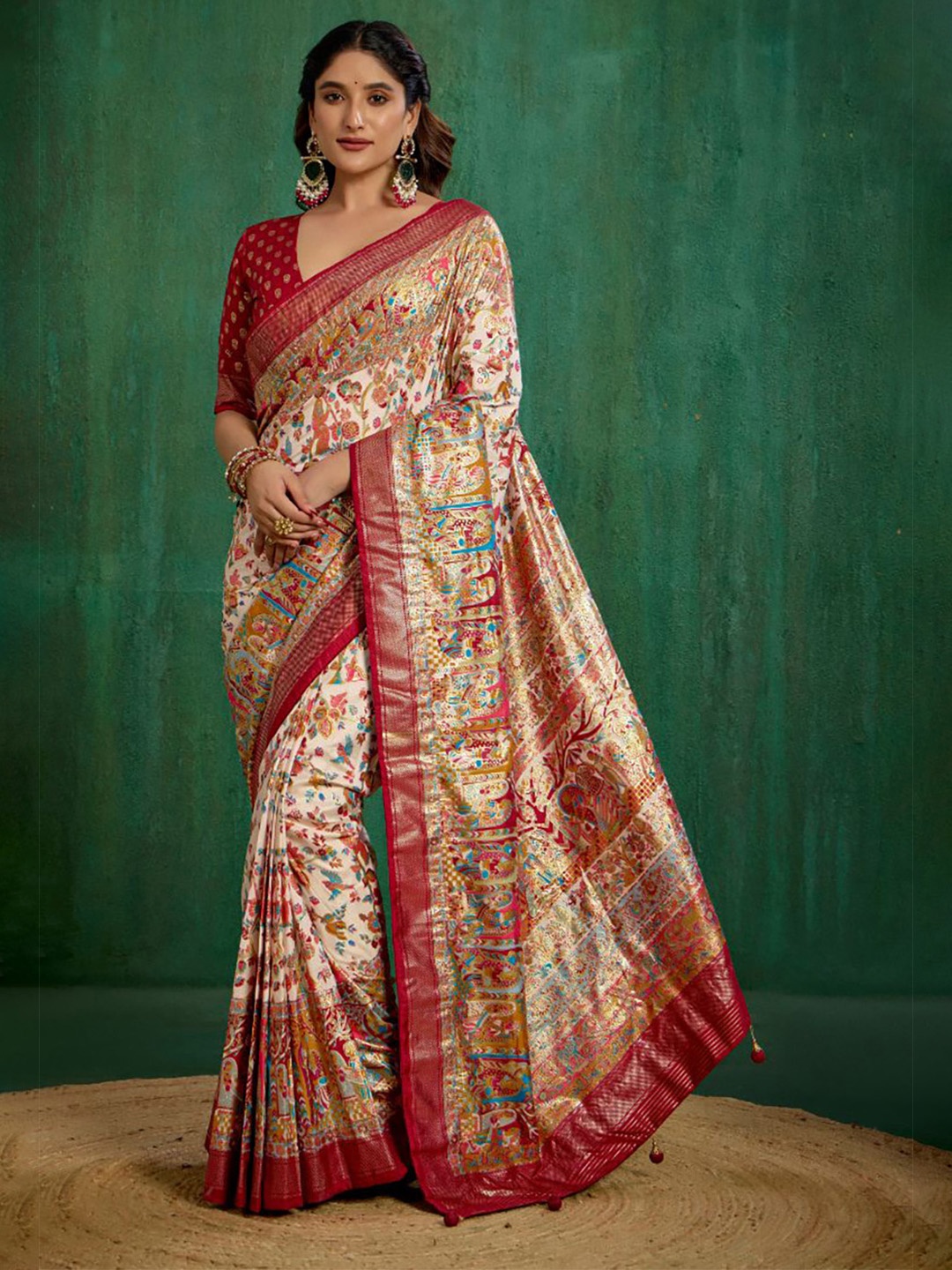

TIRA Abstract Printed Woven Design Zari Saree, Off white
