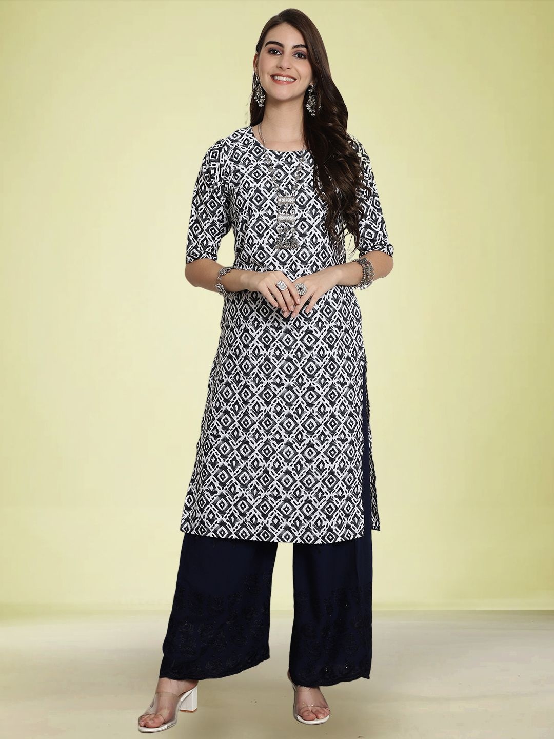 

Moda Rapido Geometric Printed Round Neck Straight Kurta, Black