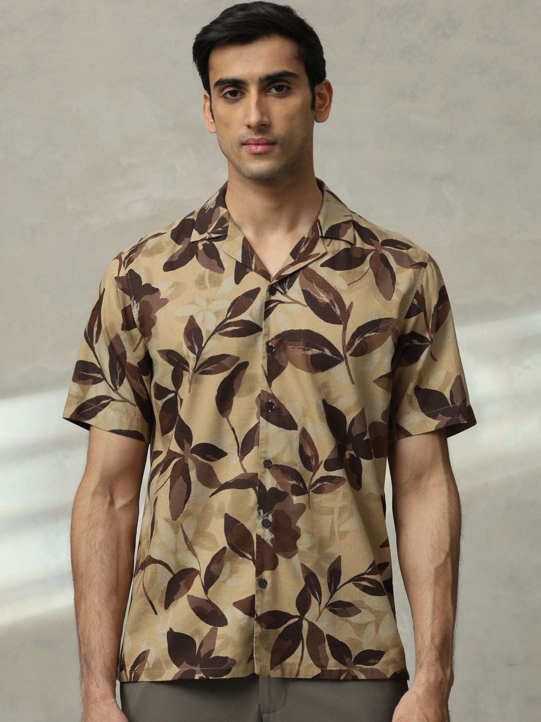 

Mufti Men Cuban Collar Floral Printed Cotton Casual Shirt, Brown