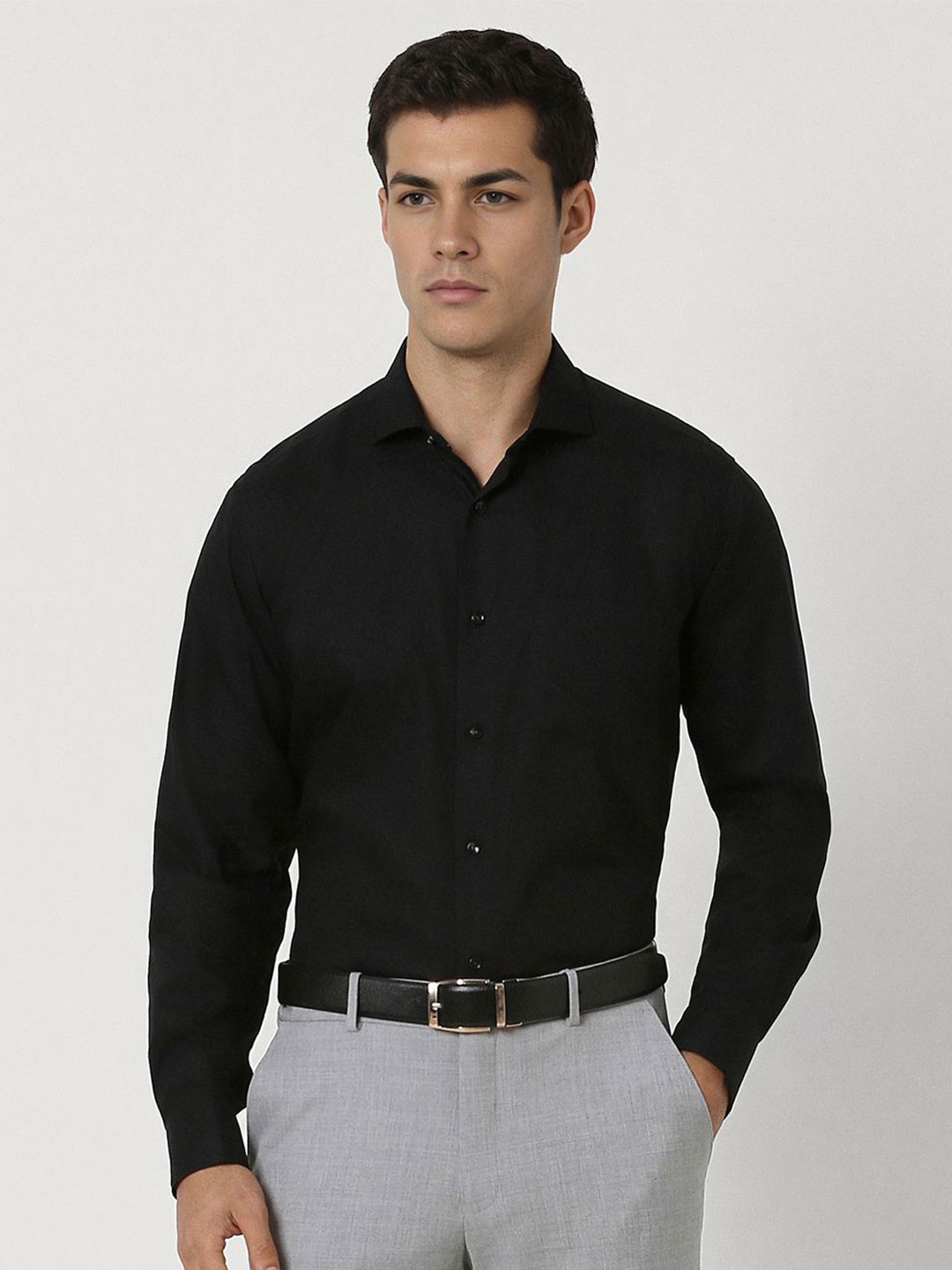 

Van Heusen Men Opaque Formal Shirt, Black