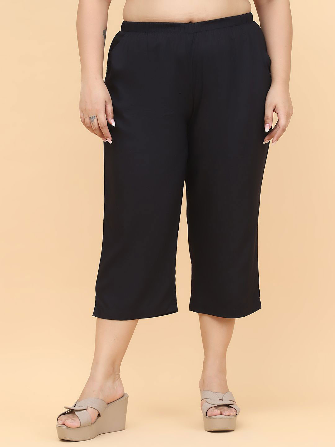 

theRebelinme Women Capris, Black