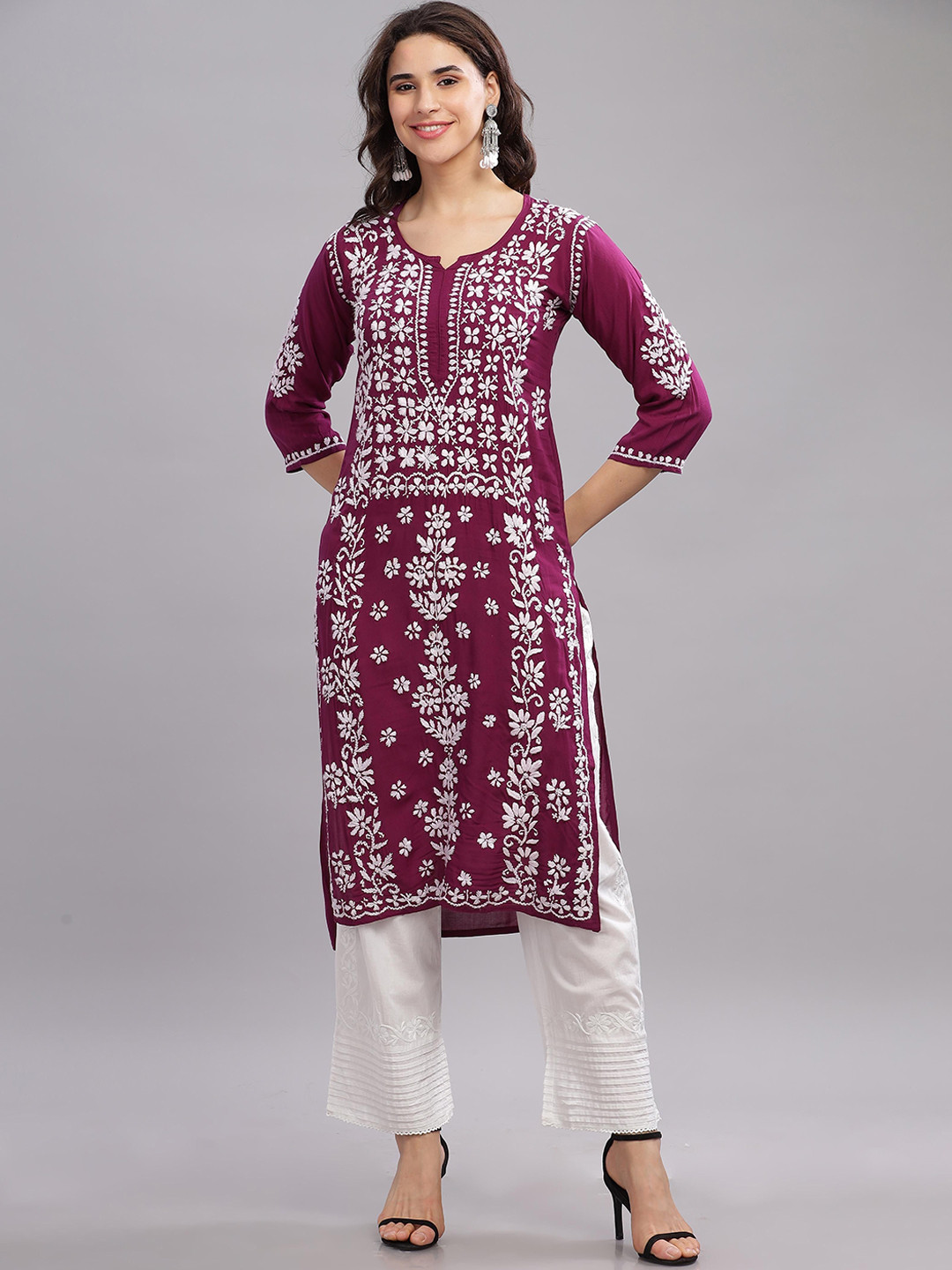 

Club Loom Floral Embroidered Chikankari Notch Neck Straight Kurta, Maroon