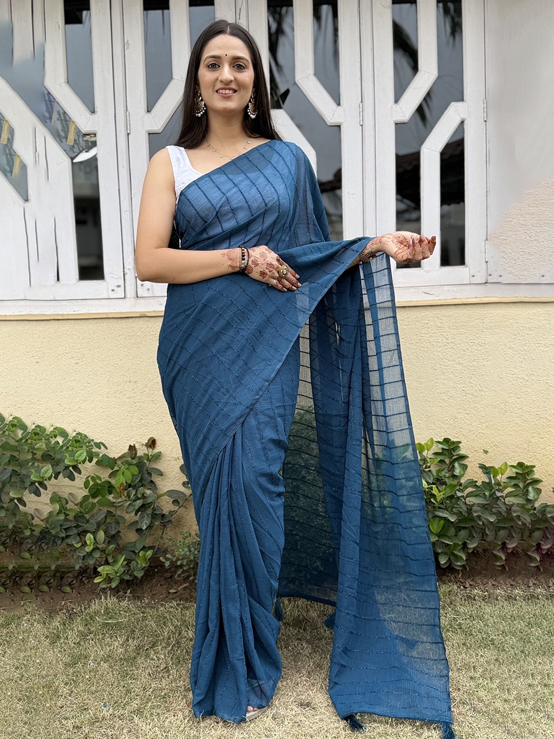 

APNISHA Pure Chiffon Saree, Teal