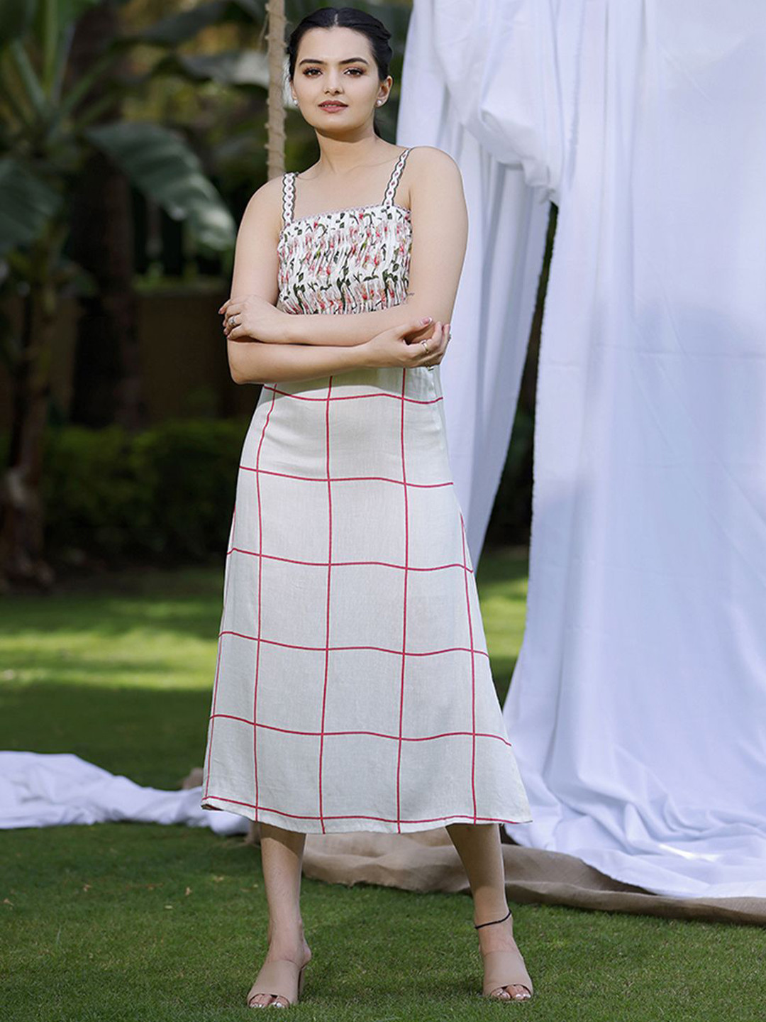 

SUKRUTI DESIGN Floral Print Fit & Flare Maxi Dress, White