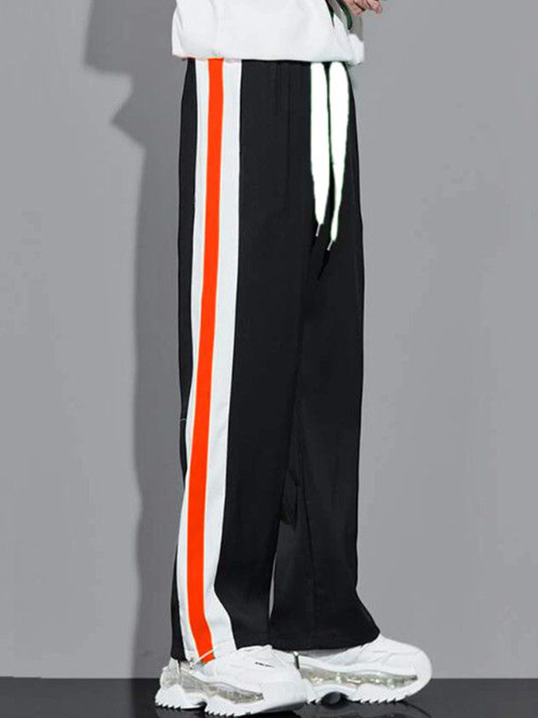 

MASCARI Men Side Striped Mid Rise Track Pant, Black