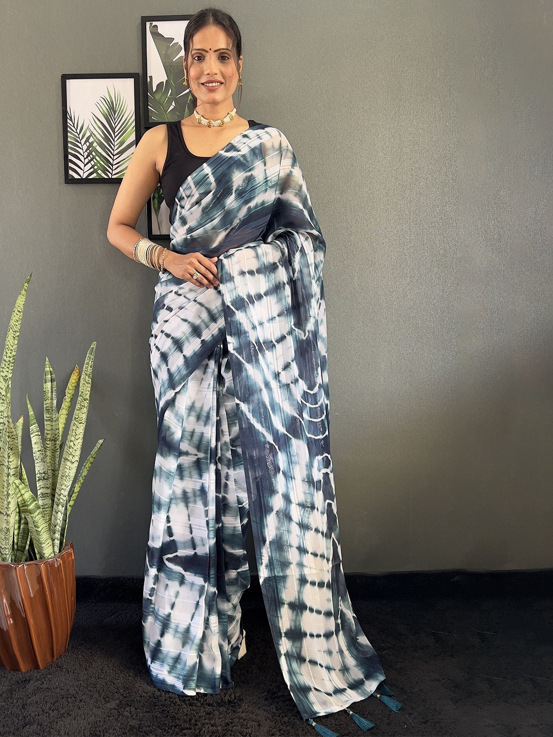

JULEE Tie and Dye Pure Georgette Ready to Wear Saree, Blue