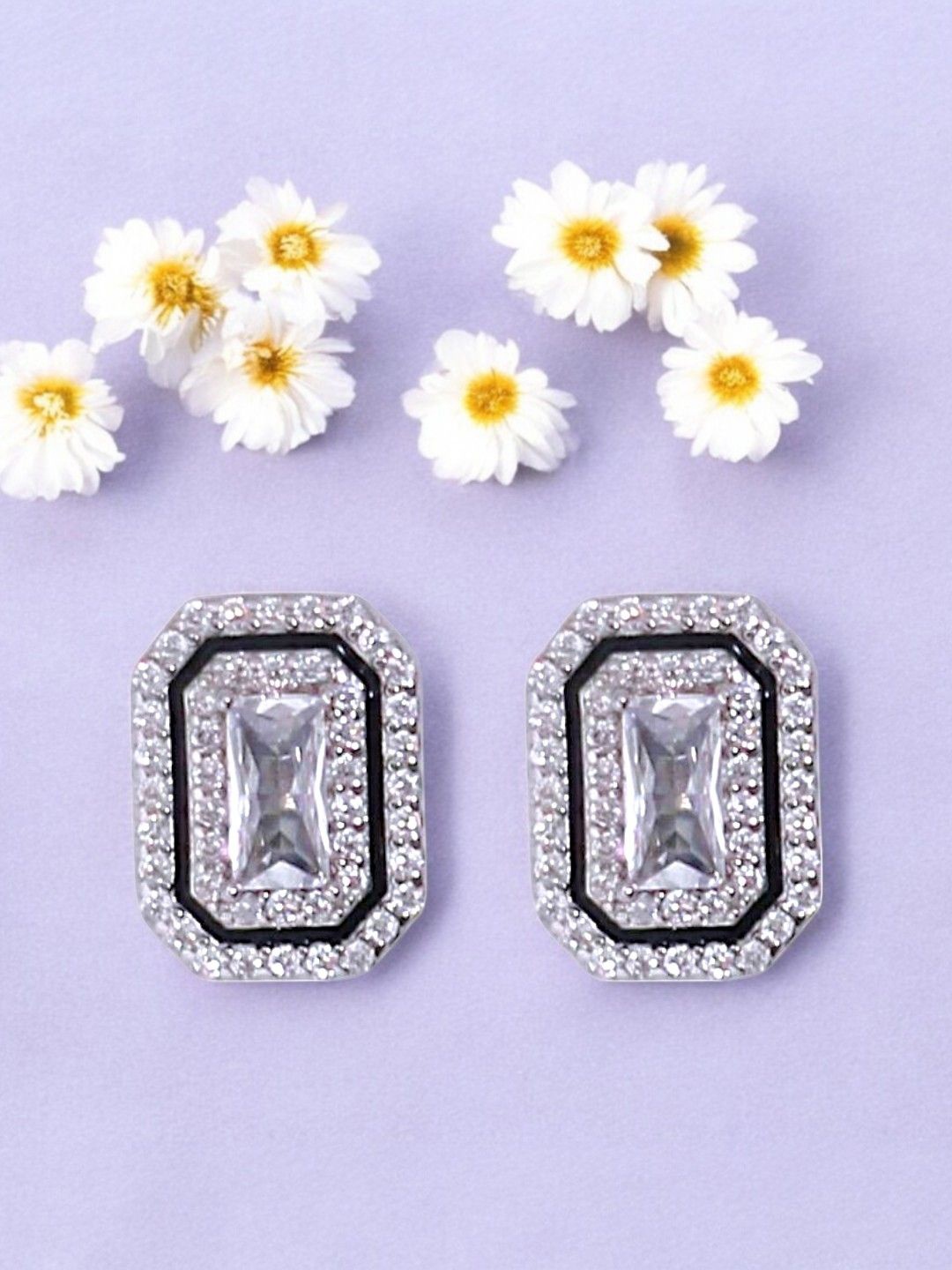 

Taraash 925 Sterling Silver Emerald Studded Geometric Shaped Studs